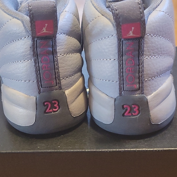 Retro 12 - Picture 3 of 10